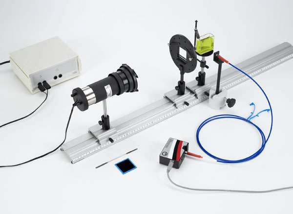 Absorptions- und Fluoreszenzspektren farbiger Flüssigkeiten - Aufzeichnung und Auswertung mit einem Spektralspektrometer